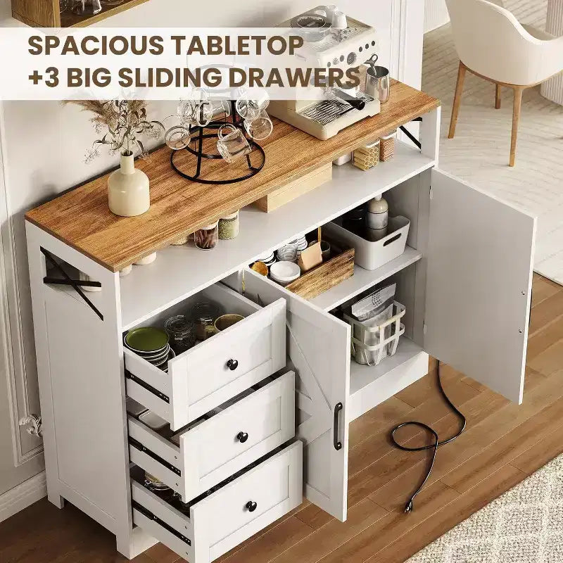 47.2 Buffet de cuisine moderne style Ferme avec rangement, prise de courant intégrée, 3 tiroirs et 2 portes coulissantes, Grande table de bar à café en bois