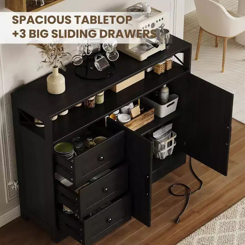 47.2 Buffet de cuisine moderne style Ferme avec rangement, prise de courant intégrée, 3 tiroirs et 2 portes coulissantes, Grande table de bar à café en bois
