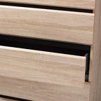 Commode 5 tiroirs Mirren en chêne clair marron/gris foncé : Bois composite, Rangement vertical, Quincaillerie anti-basculement incluse