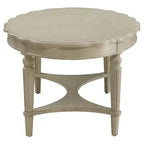 Table basse blanc cassé : Pieds en bois sculpté, finition antique, meuble de salon