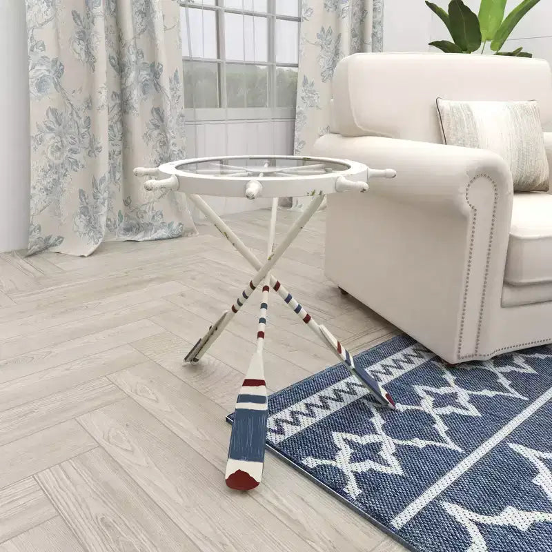 Table ronde en métal blanche : style côtier, 61 cm de hauteur, plateau en verre, sans étagères