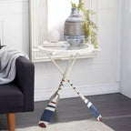 Table ronde en métal blanche : style côtier, 61 cm de hauteur, plateau en verre, sans étagères