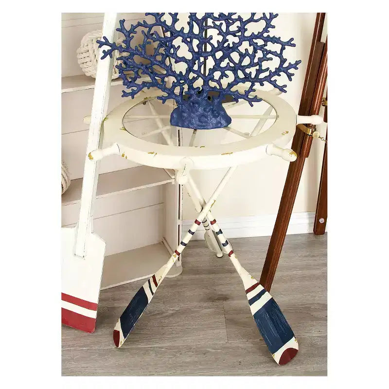 Table ronde en métal blanche : style côtier, 61 cm de hauteur, plateau en verre, sans étagères